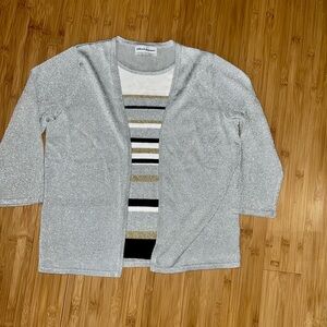 Alfred Dunner Silver Knit Top. Petite. Mint condition.
